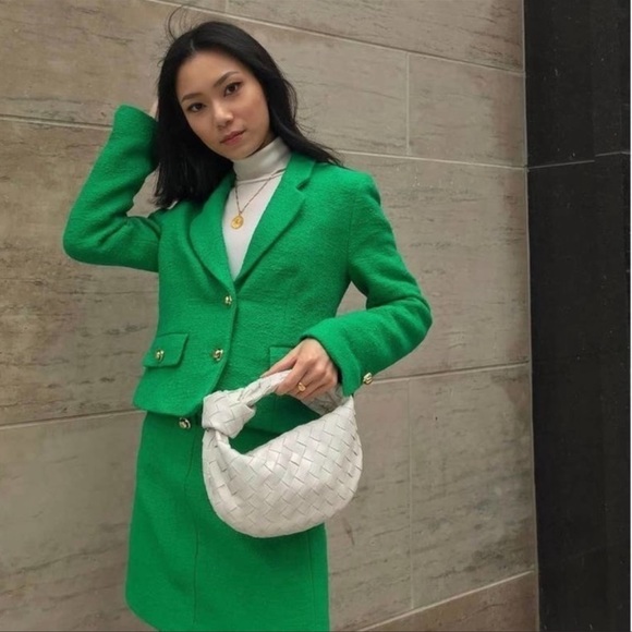 Zara Jackets & Blazers - ZARA TEXTURED FITTED CROP BLAZER